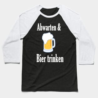 Abwarten und Bier trinken Baseball T-Shirt